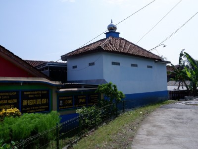 TAMAN DEPAN SEKOLAH